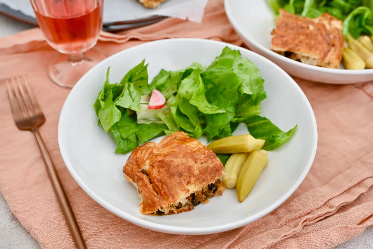 BÖREK MADE FROM PUFF PASTRY WITH A SPINACH AND MINCED MEAT FILLING