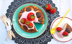 {LOW CARB CLASSICS} REFRESHING CHEESECAKE WITH STRAWBERRY ROSEMARY QUARK