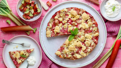 Rhubarb Crumble Cake