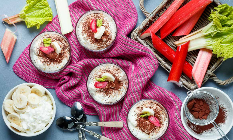 Rhubarb Dessert With Banana Cream