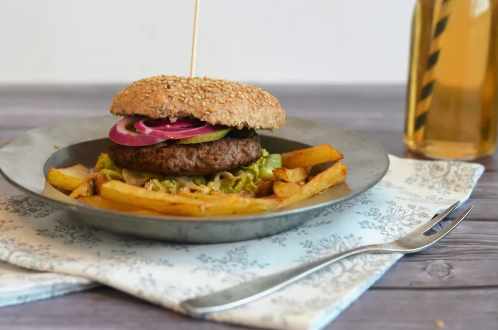 SOUL FOOD THE WORLD'S BEST BURGER ACCORDING (HOMEMADE BUNS & PATTIES)