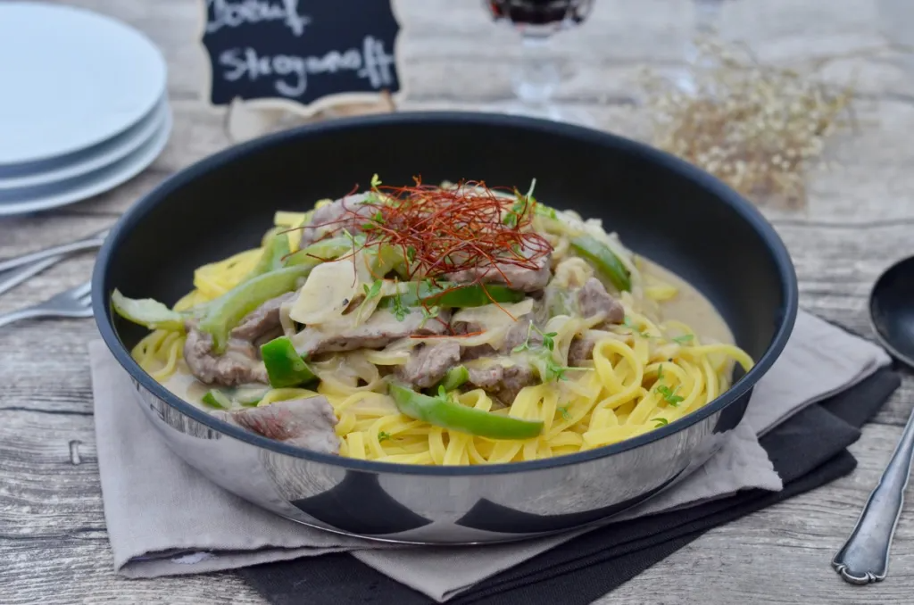 SOULFOOD BOEUF STROGANOFF (BEEF FILLET TIPS IN CREAM SAUCE)