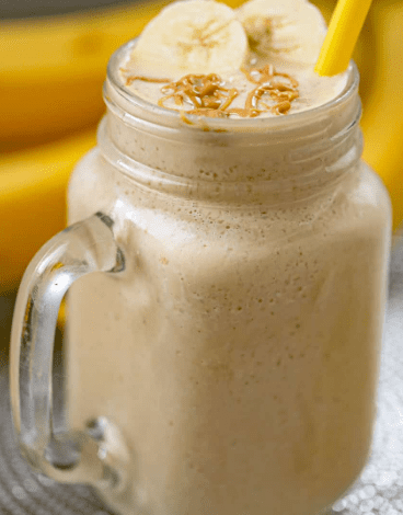 Banana Smoothie with Greek Yogurt and Almond Milk: A Delicious and Nutritious Breakfast