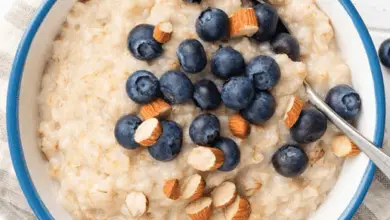 Oats with Berries and Almonds Recipe: A Delicious and Nutritious Breakfast Option
